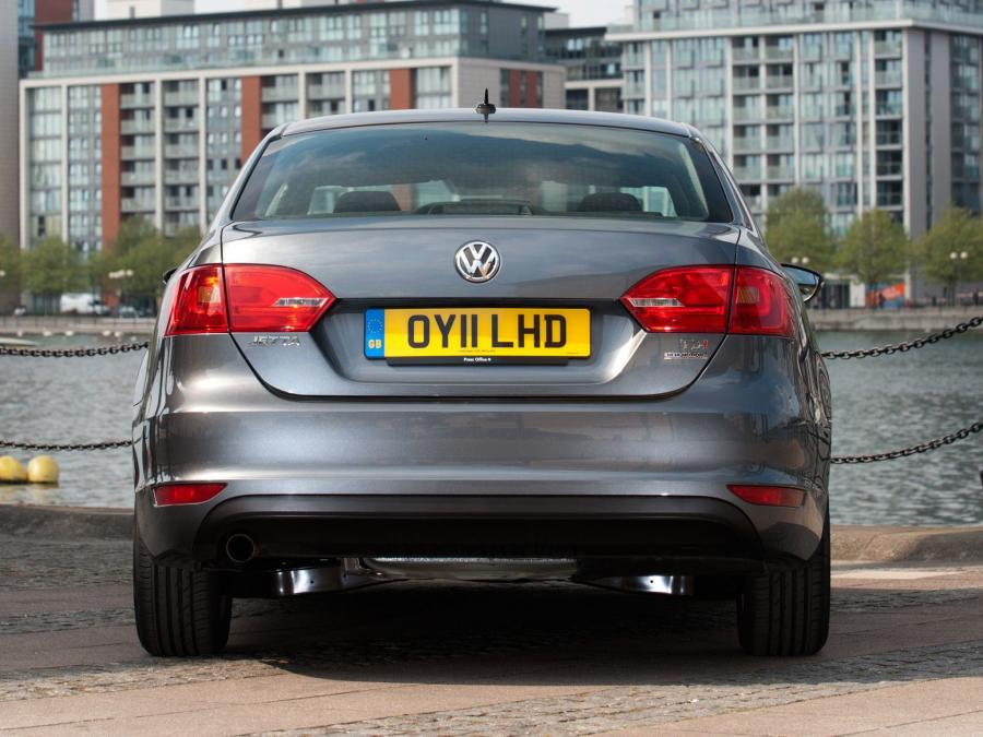  Volkswagen Jetta 2010 года  (UK) (фото 14 из 17)